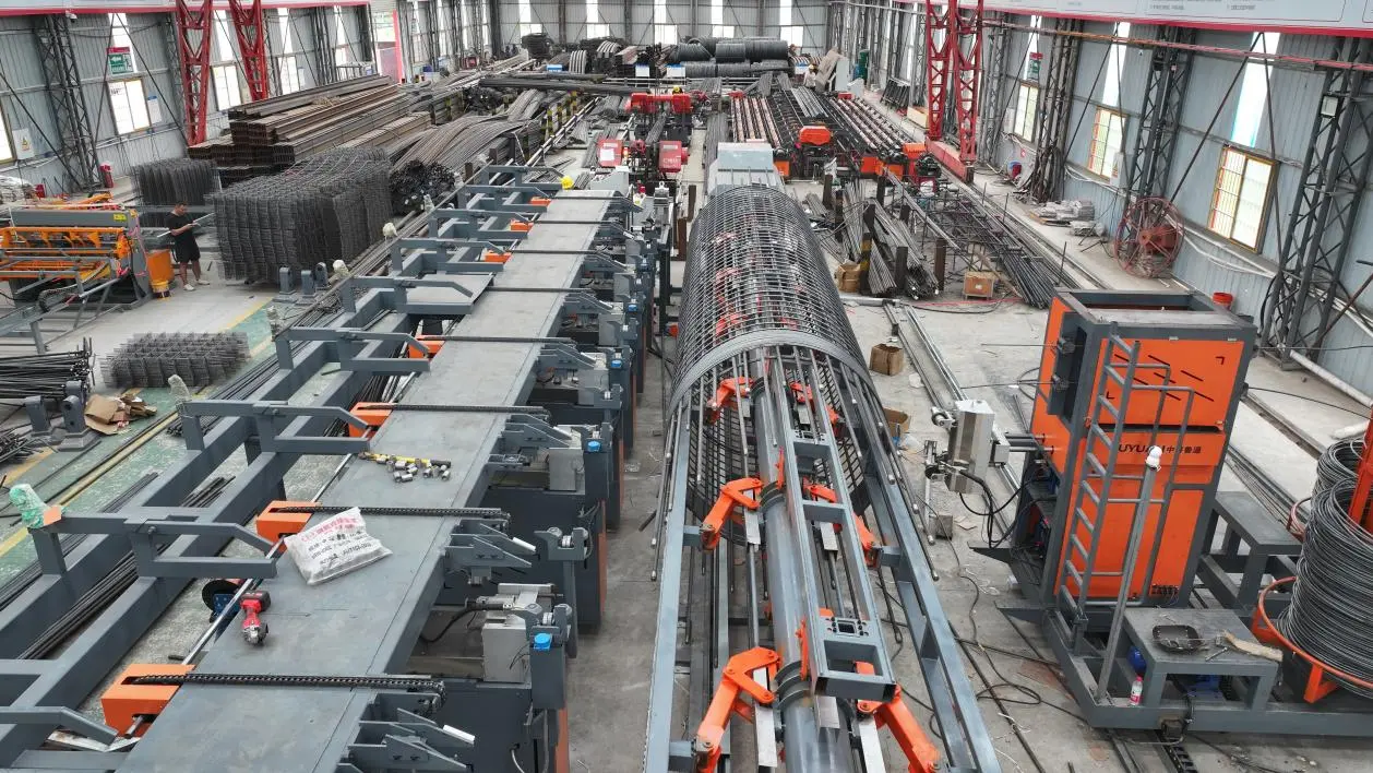 Полностью автоматическая станция сварки арматурных каркасов, управляемая одним человеком, достигает в 3–5 раз большей эффективности