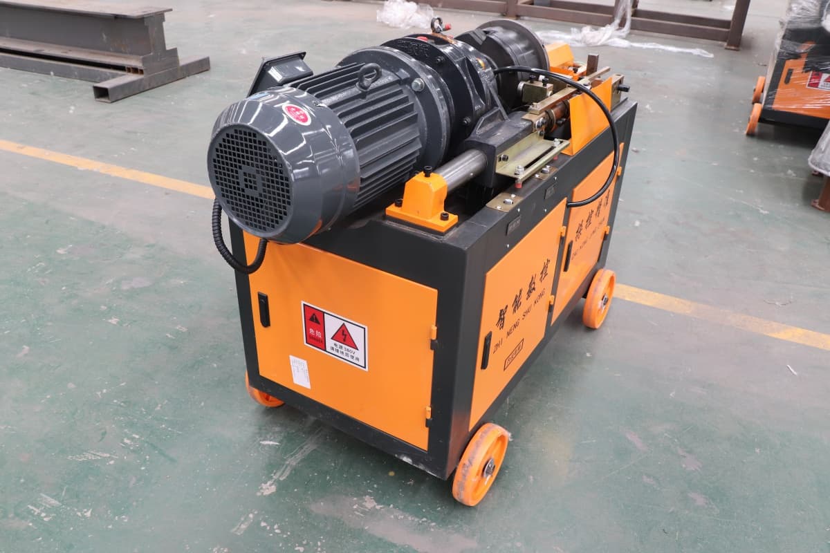 máy tiện thanh thép