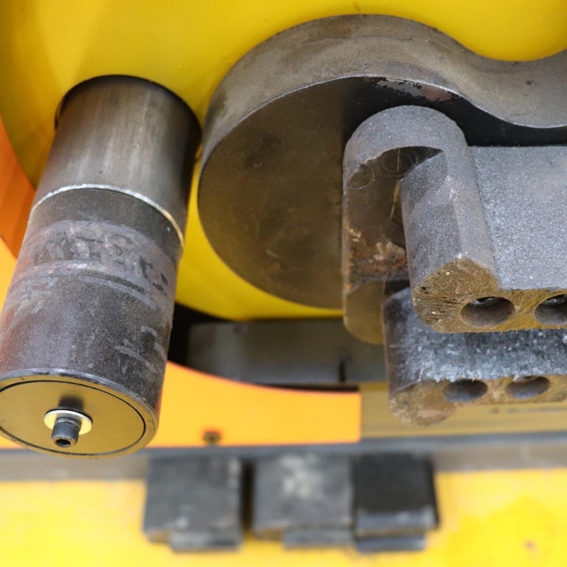 مركز ثني قضبان الفولاذ