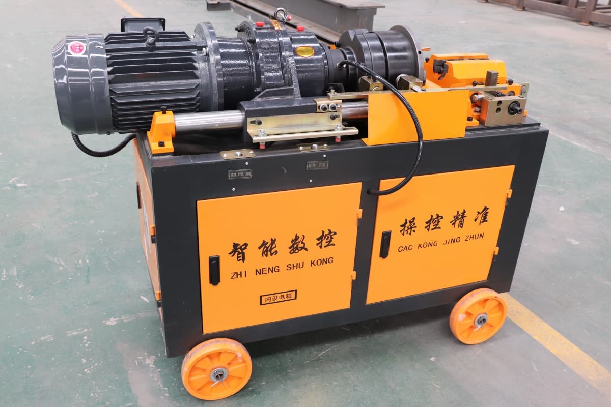 máy tiện thanh thép