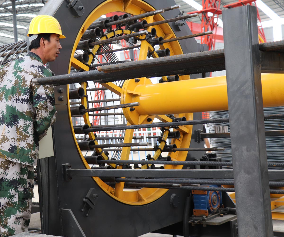 Maschine zur Herstellung von Bewehrungskäfigen