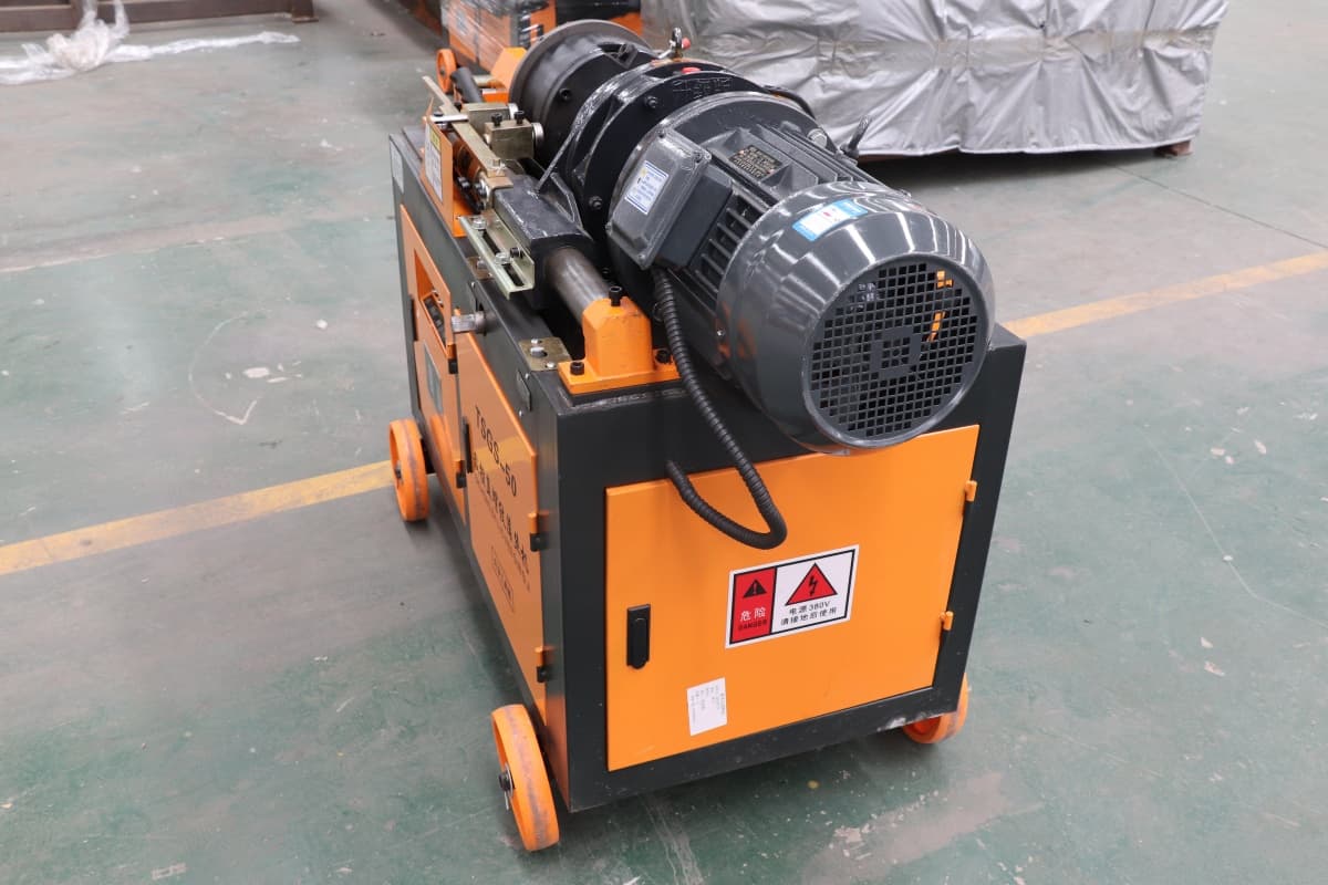 máy tiện thanh thép