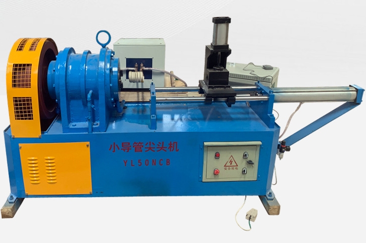 Kleine Rohrformmaschine