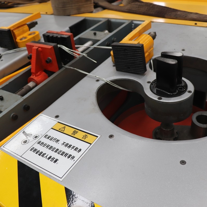 مركز ثني حديد التسليح الأفقي