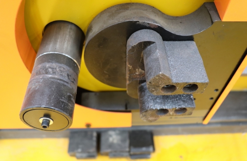 Vertical CNC Bending Center