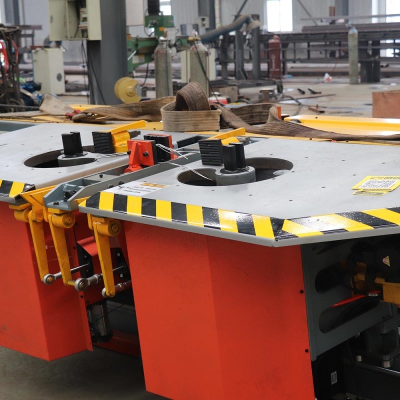 Centro di piegatura orizzontale delle barre d'armatura