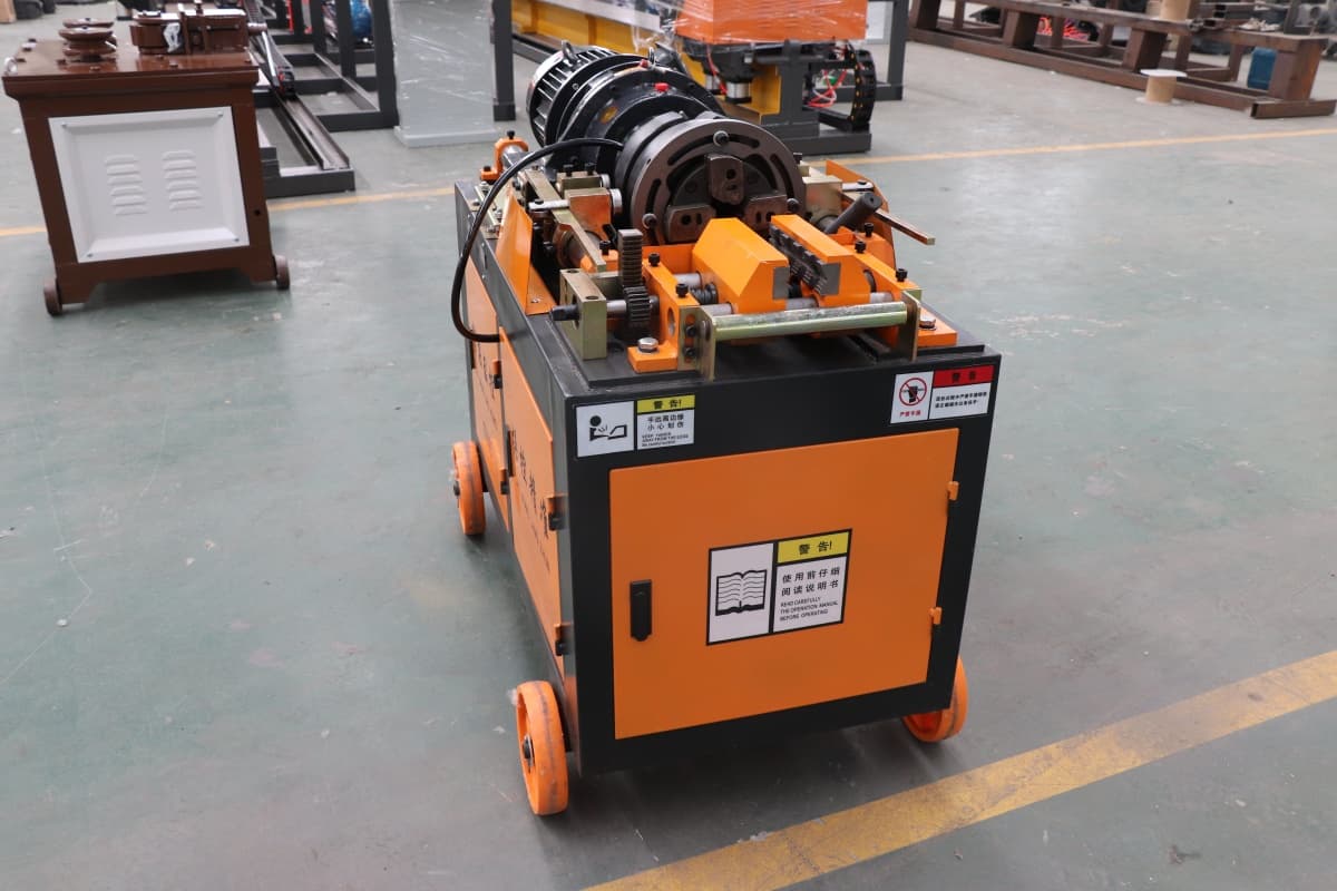 máy tiện thanh thép